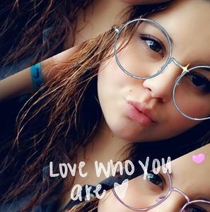 Meet your Posher, Ashleigh